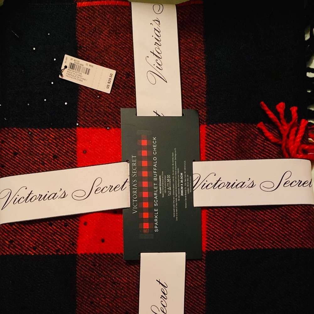 NWT Victoria Secerts  Red and black scarf